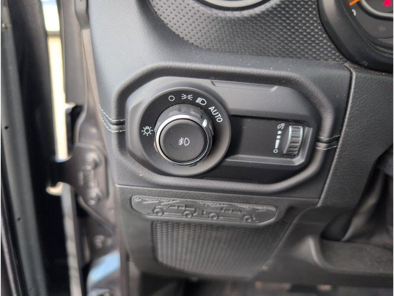 Used 2024 Jeep Wrangler RubiconImage 30