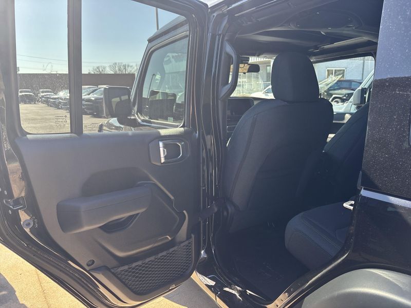 New 2026 Jeep Wrangler 4-door Sport SImage 16