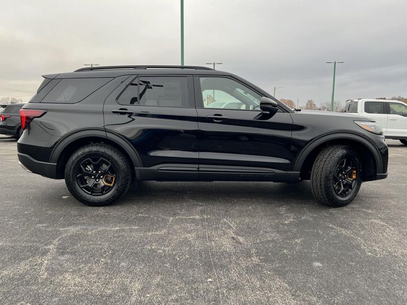 2026 Ford Explorer Tremor photo 3