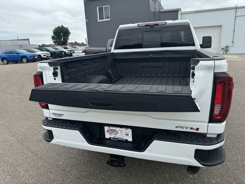 2023 GMC Sierra 2500HD AT4Image 9