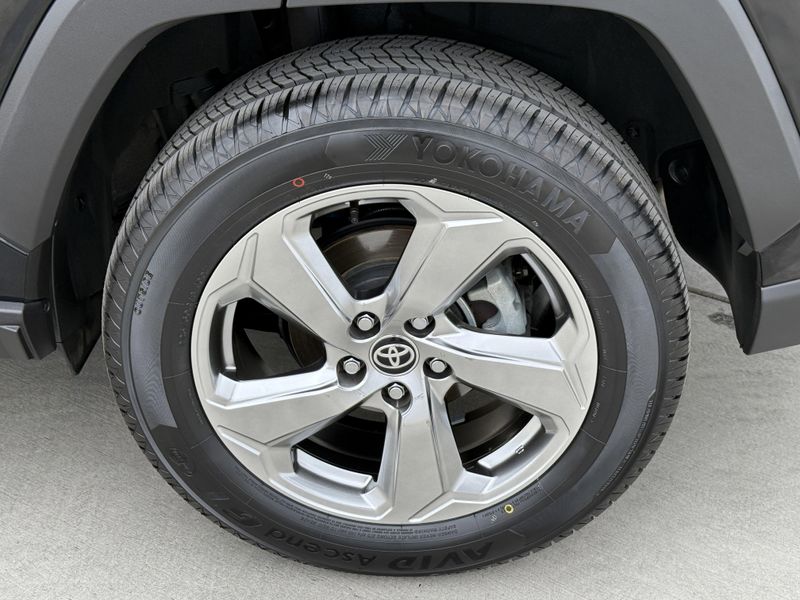 2021 Toyota RAV4 Hybrid LimitedImage 16