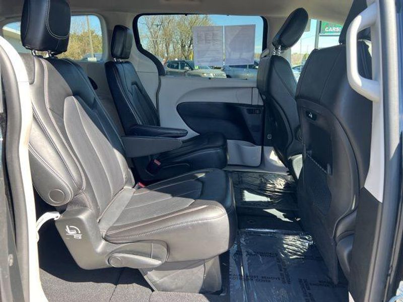 2023 Chrysler Pacifica Touring LImage 27