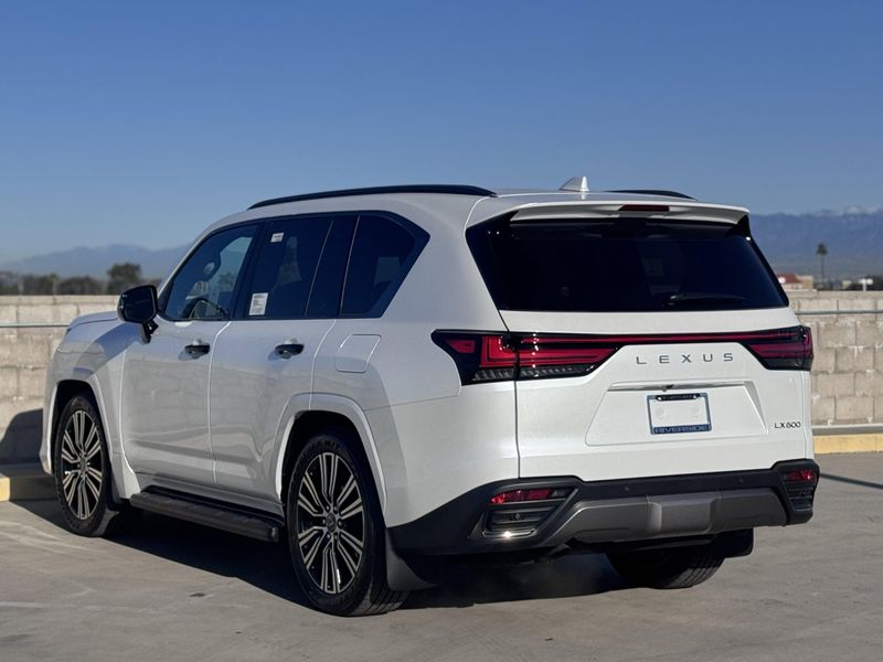 2025 Lexus LX 600 LuxuryImage 10
