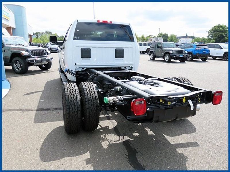 2024 RAM 3500 Chassis Cab TradesmanImage 6