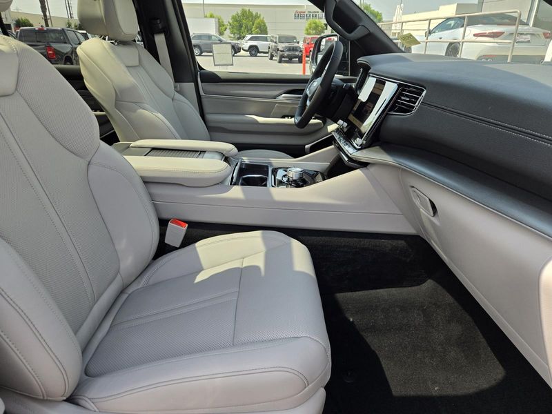 2026 Jeep Grand Wagoneer L Grand Wagoneer L Limited Altitude 4x4