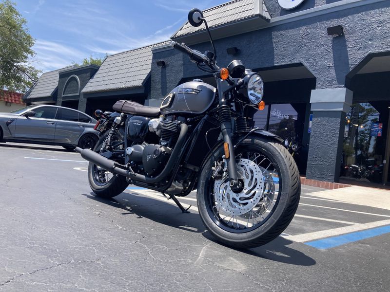 2025 Triumph BONNEVILLE T120 BLACK