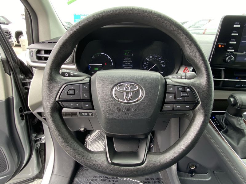 2024 Toyota Sienna LEImage 27