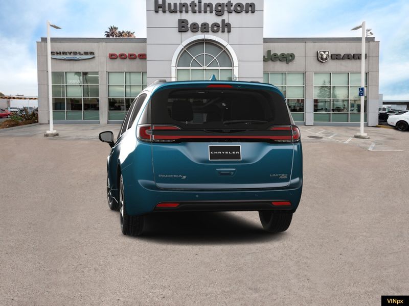 2023 Chrysler Pacifica Limited AWDImage 13
