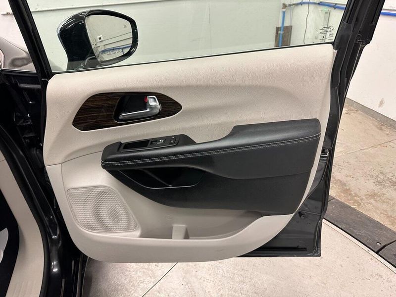 2023 Chrysler Pacifica LimitedImage 31