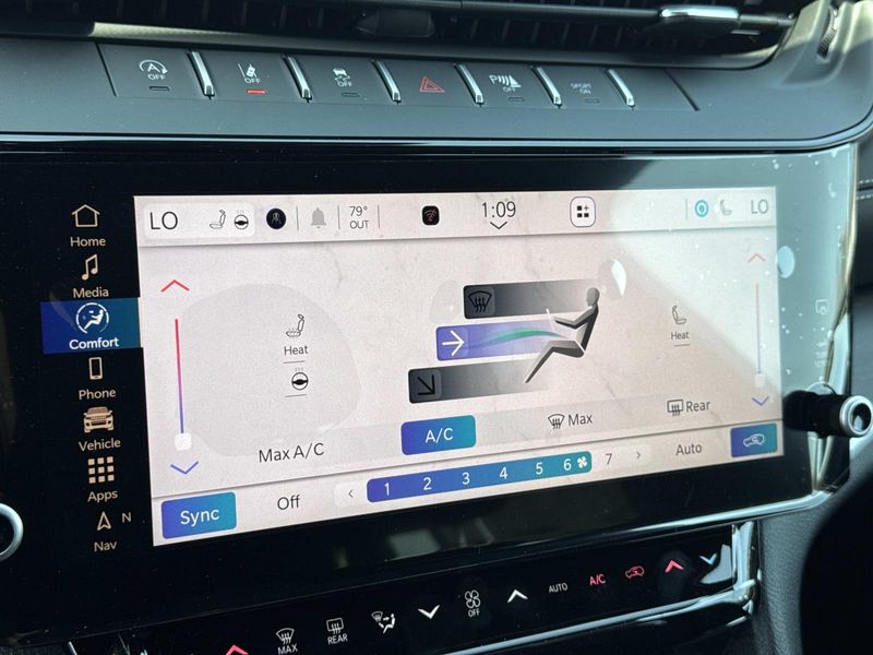New 2026 Jeep Grand Cherokee Laredo Altitude 4x2