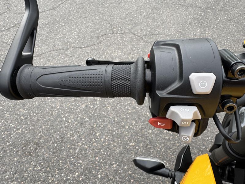 2025 Triumph Street Triple 765 RS - COSMIC YELLOW 
