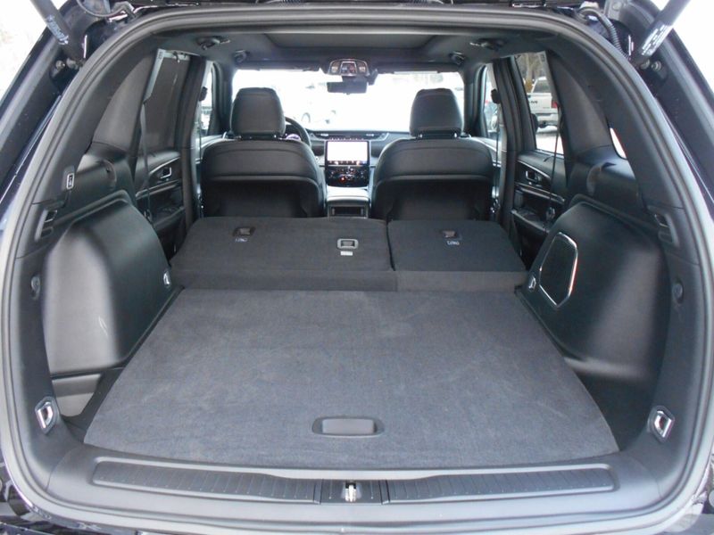 2025 Jeep Grand Cherokee Image 11