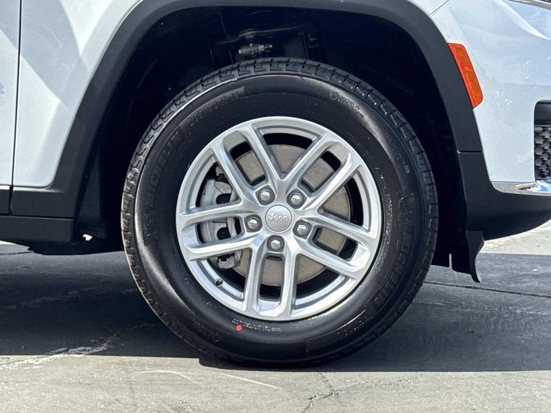 New 2026 Jeep Grand Cherokee L Laredo X 4x2