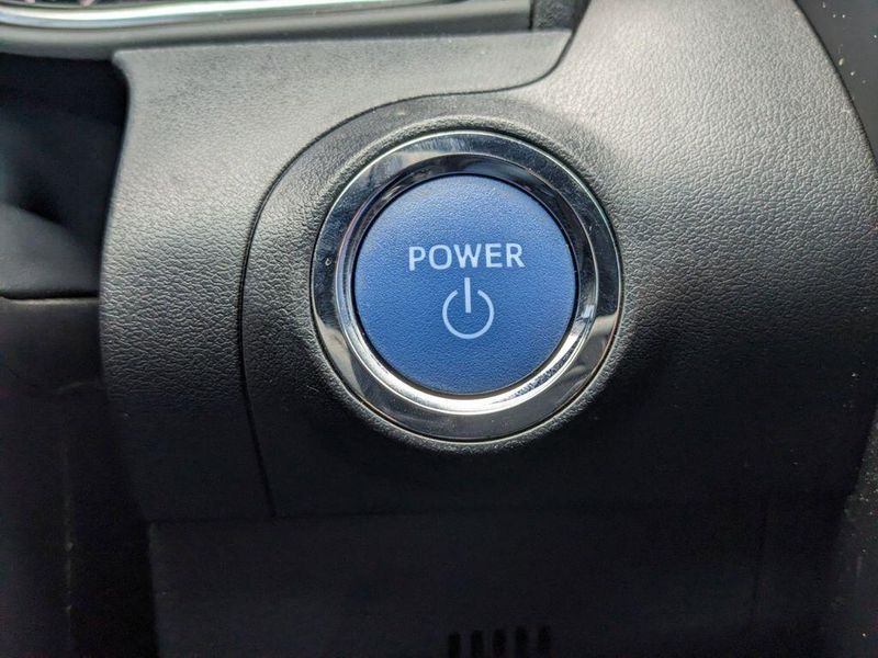 2022 Toyota Avalon Hybrid XLE in a Ice Edge exterior color and Blackinterior. Johnson Dodge 601-693-6343 pixelmotiondemo.com 