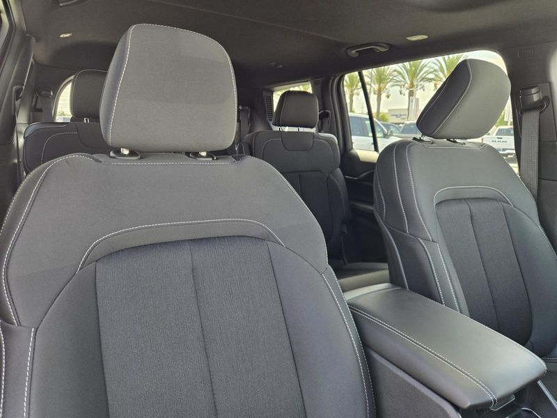 New 2026 Jeep Grand Cherokee L Laredo X 4x2