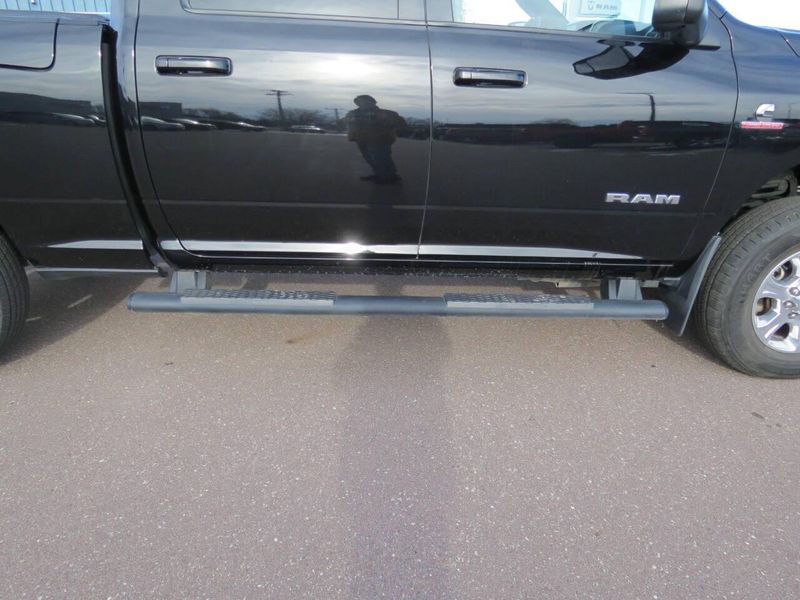 Used 2022 RAM 3500 Big Horn 4x4 4dr Crew Cab 6.3 ft. SB SRW PickupImage 4