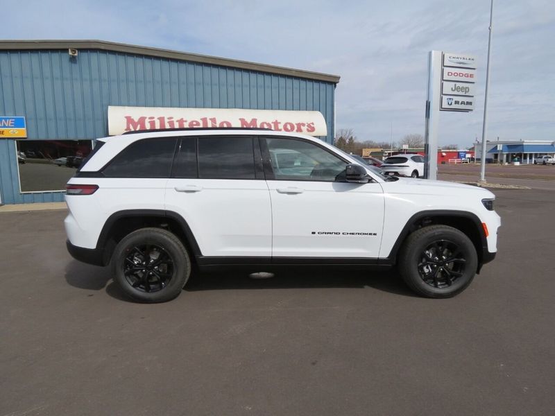 2024 Jeep Grand Cherokee Altitude X 4x4Image 12