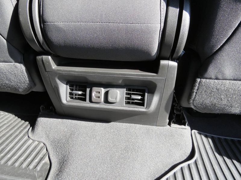 Used 2022 Chevrolet Silverado 2500HD LT 4x4 4dr Crew Cab SBImage 27