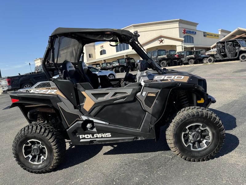 2018 Polaris RZR 900  EPS TITANIUM METALLICImage 2