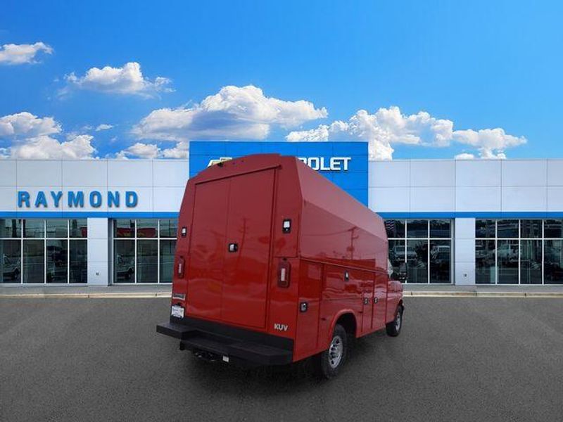 New 2026 Chevrolet Express 3500 Work VanImage 4