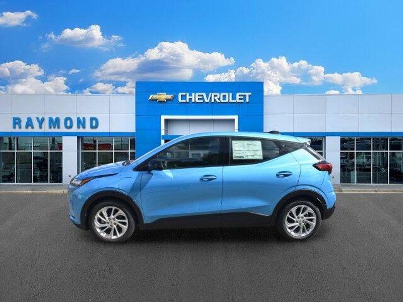 New 2027 Chevrolet Bolt EV LTImage 7