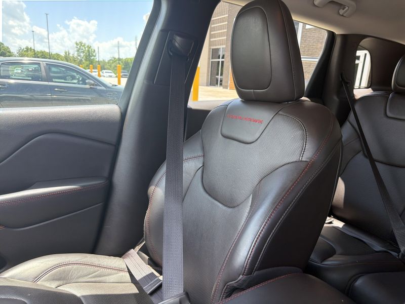 Used 2016 Jeep Cherokee TrailhawkImage 39