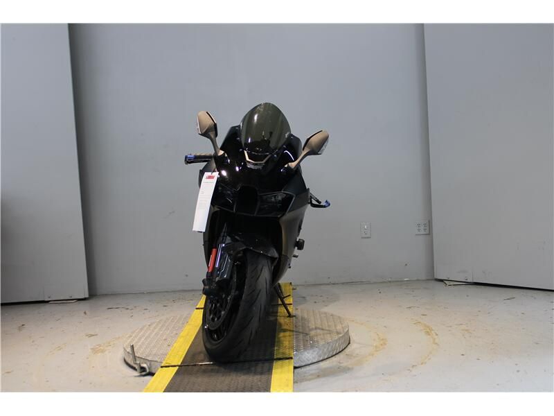 Used 2025 Kawasaki NINJA ZX-10R Image 4