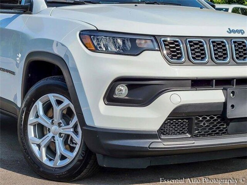 2024 Jeep Compass Latitude photo 2