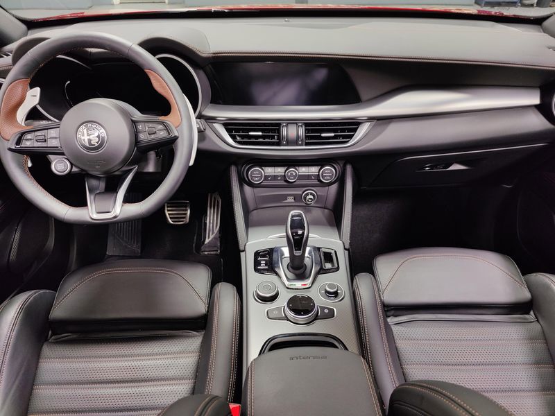 Used 2025 Alfa Romeo Stelvio Intensa AWD w/Sunroof/NavImage 25