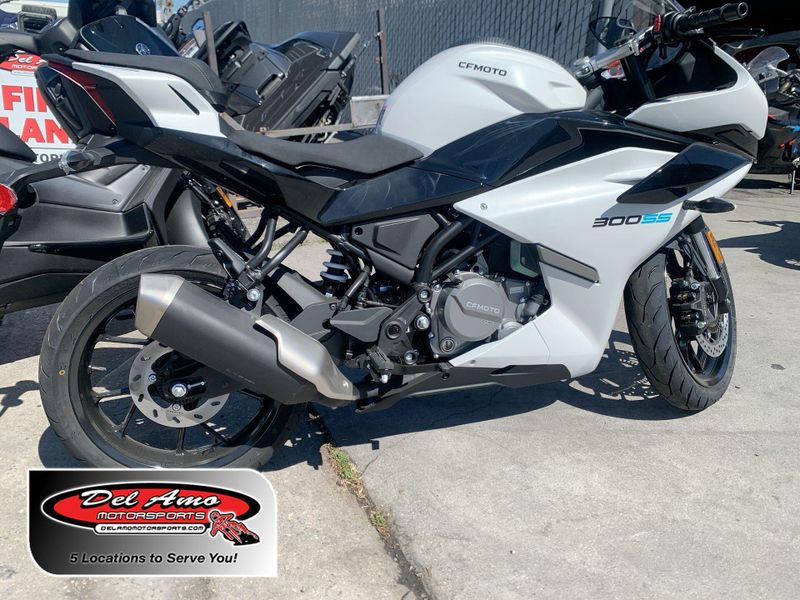 New 2025 CFMOTO 300SS Image 1