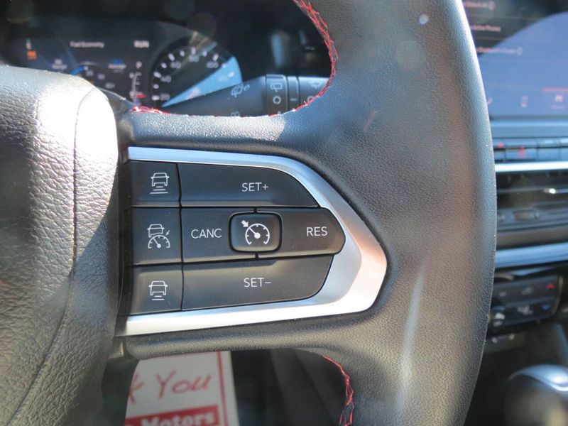 Used 2024 Jeep Compass Trailhawk 4x4 4dr SUVImage 13