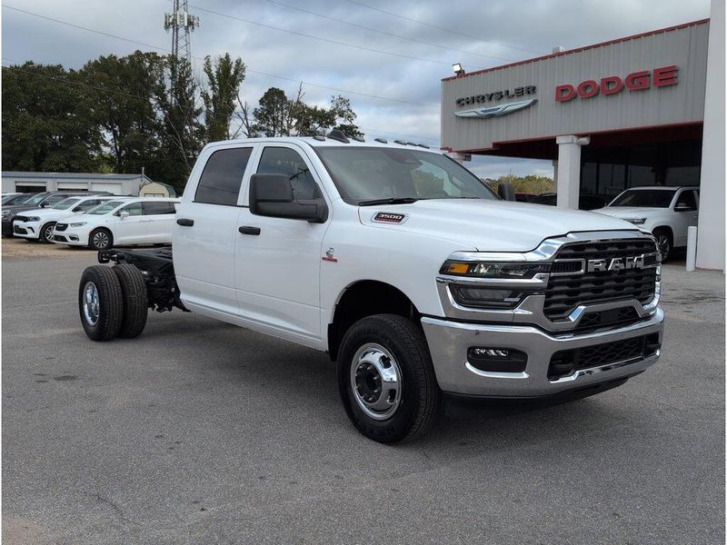 New 2026 RAM 3500 Tradesman Crew Cab Chassis 4x4 60
