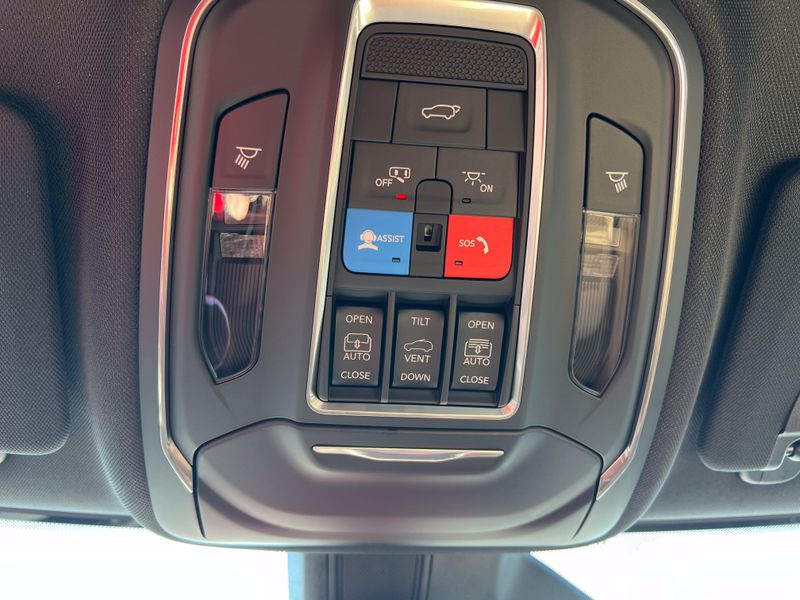 New 2026 Jeep Grand Cherokee L Limited 4x4Image 18