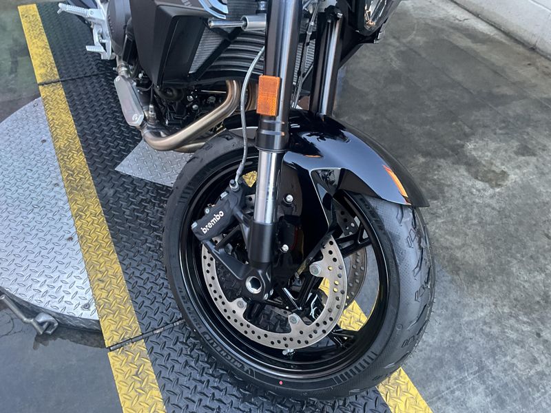 New 2026 BMW F 900 R Image 9