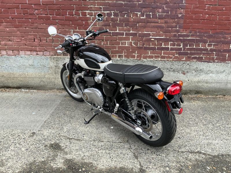 2025 Triumph BONNEVILLE T120