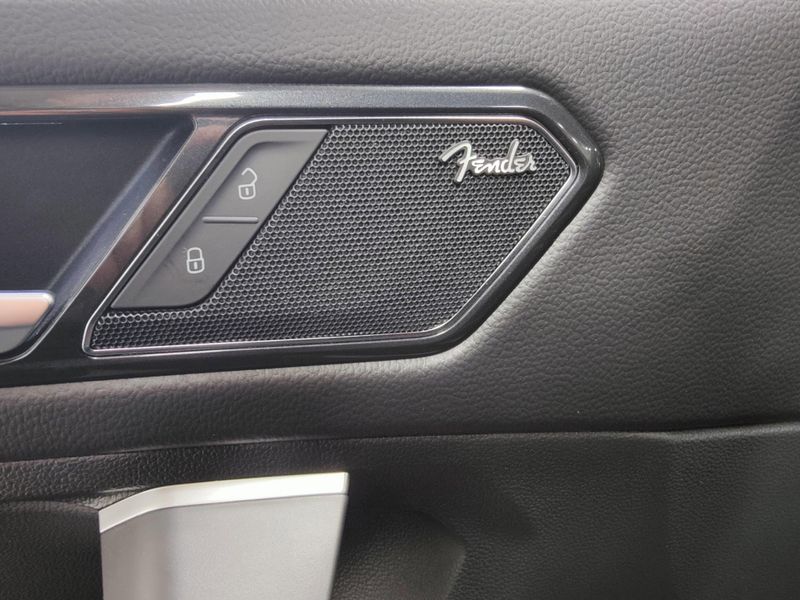 Used 2024 Volkswagen Tiguan AWD SEL R-Line w/Sunroof/NavImage 8