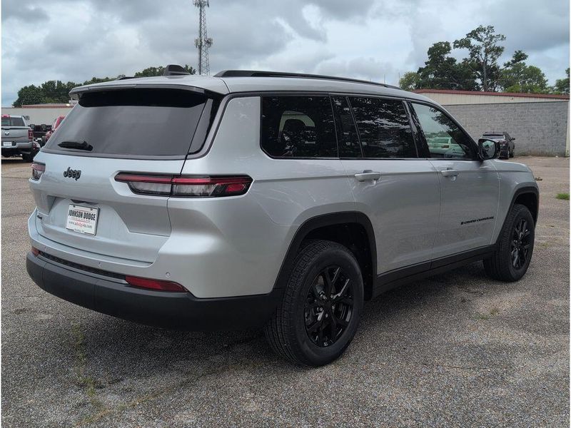 New 2026 Jeep Grand Cherokee L Laredo Altitude 4x4Image 5