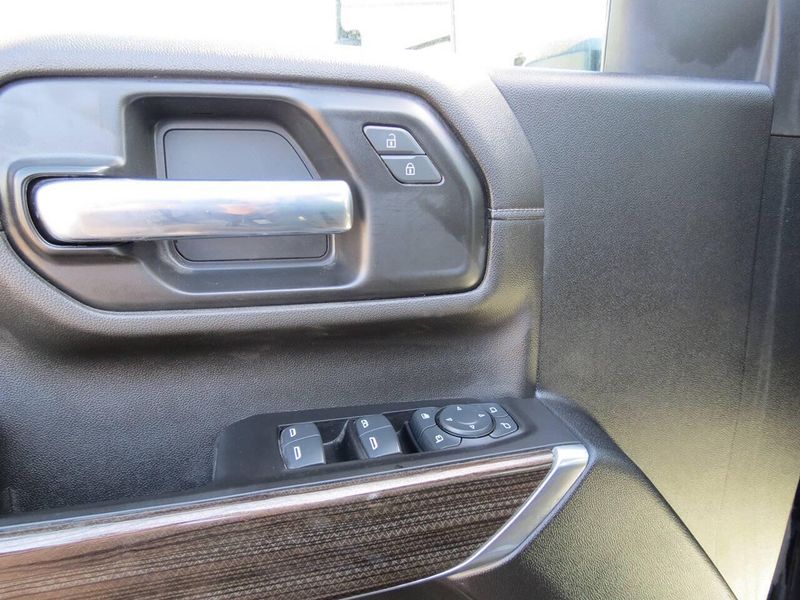 Used 2022 Chevrolet Silverado 2500HD LT 4x4 4dr Crew Cab SBImage 12
