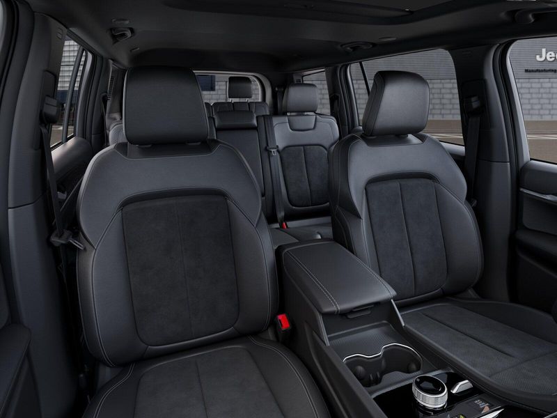 New 2026 Jeep Grand Cherokee L Laredo Altitude 4x4Image 9
