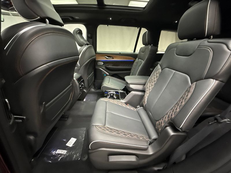 New 2025 Jeep Grand Cherokee L Summit Reserve 4x4Image 21