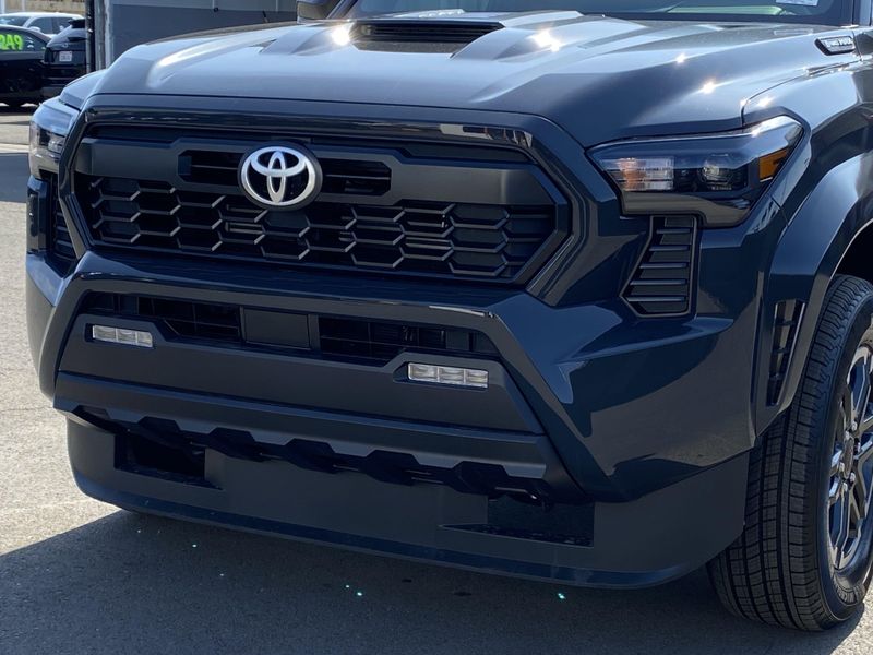 2025 Toyota Tacoma TRD Sport HybridImage 7