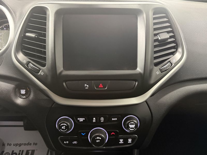 Used 2018 Jeep Cherokee Latitude PlusImage 37