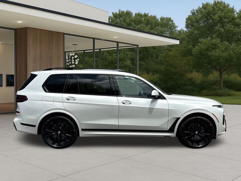 Used 2024 BMW X7 xDrive40iImage 7