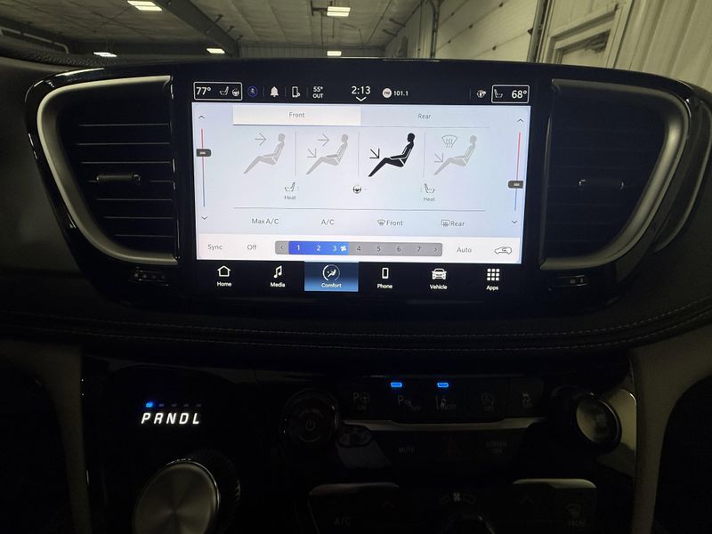 Used 2024 Chrysler Pacifica Touring LImage 29