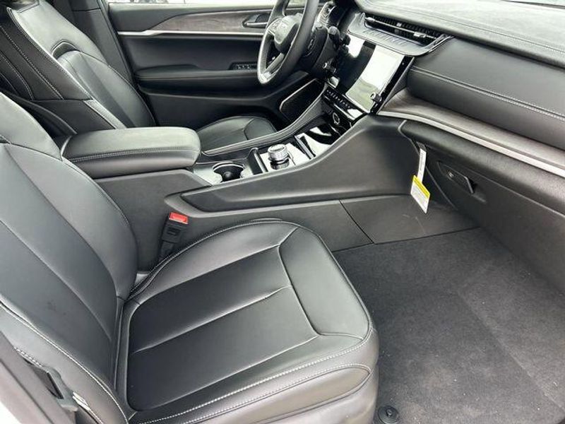 New 2026 Jeep Grand Cherokee Limited 4x2Image 12