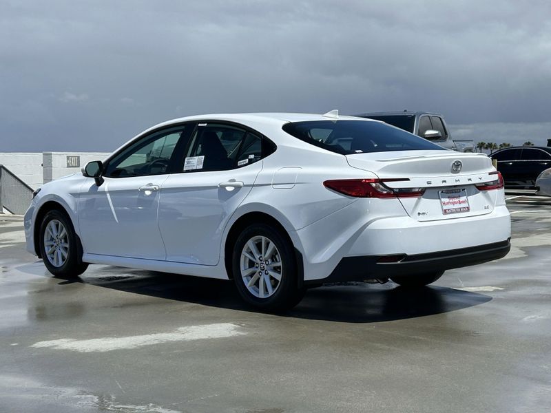 2025 Toyota Camry LEImage 5