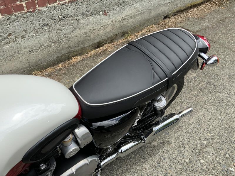 2025 Triumph BONNEVILLE T120