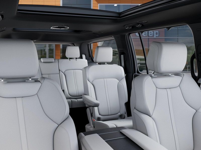 2026 Jeep Grand Wagoneer Limited Reserve 4x4Image 52