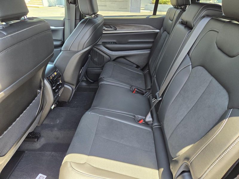 New 2026 Jeep Grand Cherokee L Laredo Altitude 4x4