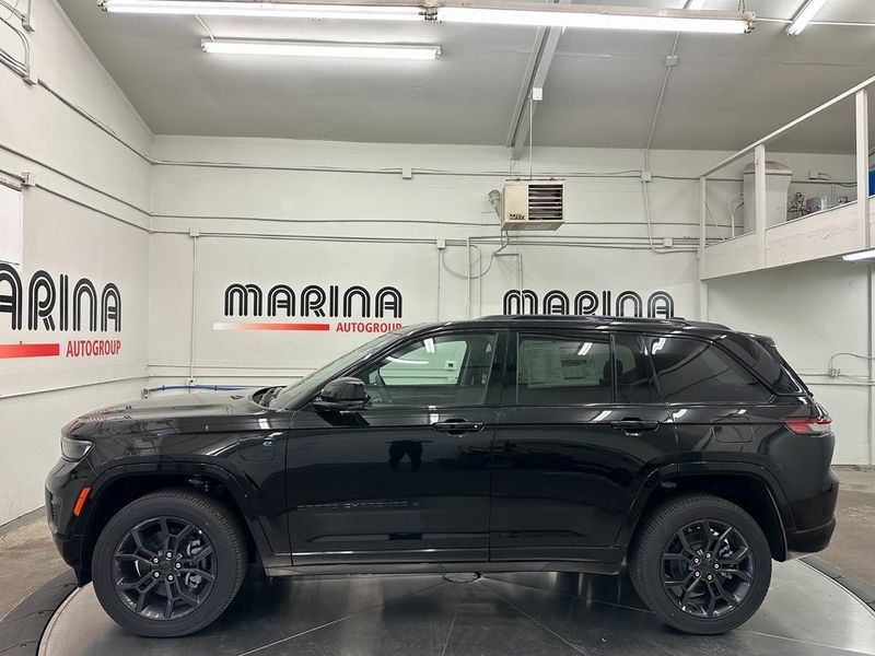 2024 Jeep Grand Cherokee Anniversary Edition 4xe in a Diamond Black Crystal Pearl Coat exterior color and Global Blackinterior. Marina Auto Group (855) 564-8688 marinaautogroup.com 